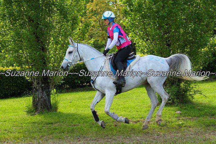 Virginie Atger en endurance avec équipement Antarès Sellier