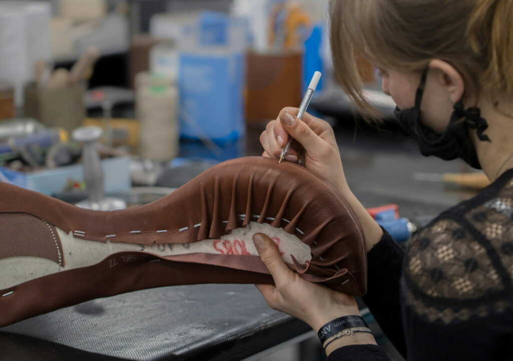 Panels ensure the leather custom leather saddle is perfectly adapted to the horse’s back.