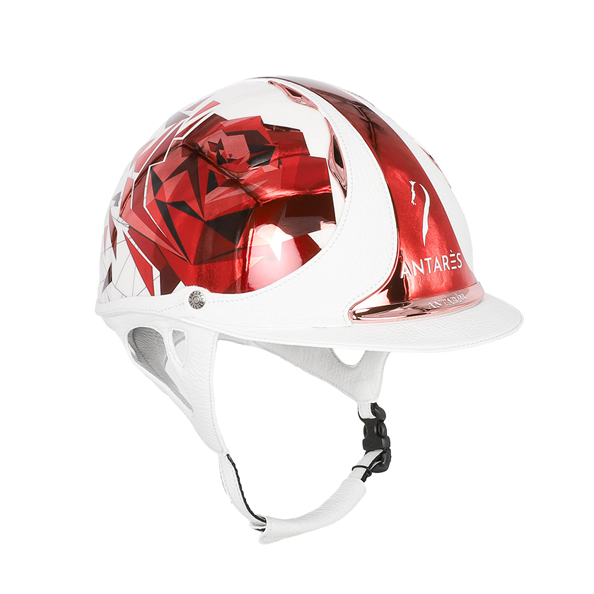Le casque d'équitation, aussi appelé bombe, offre au cavalier une garantie et assure sa sécurité