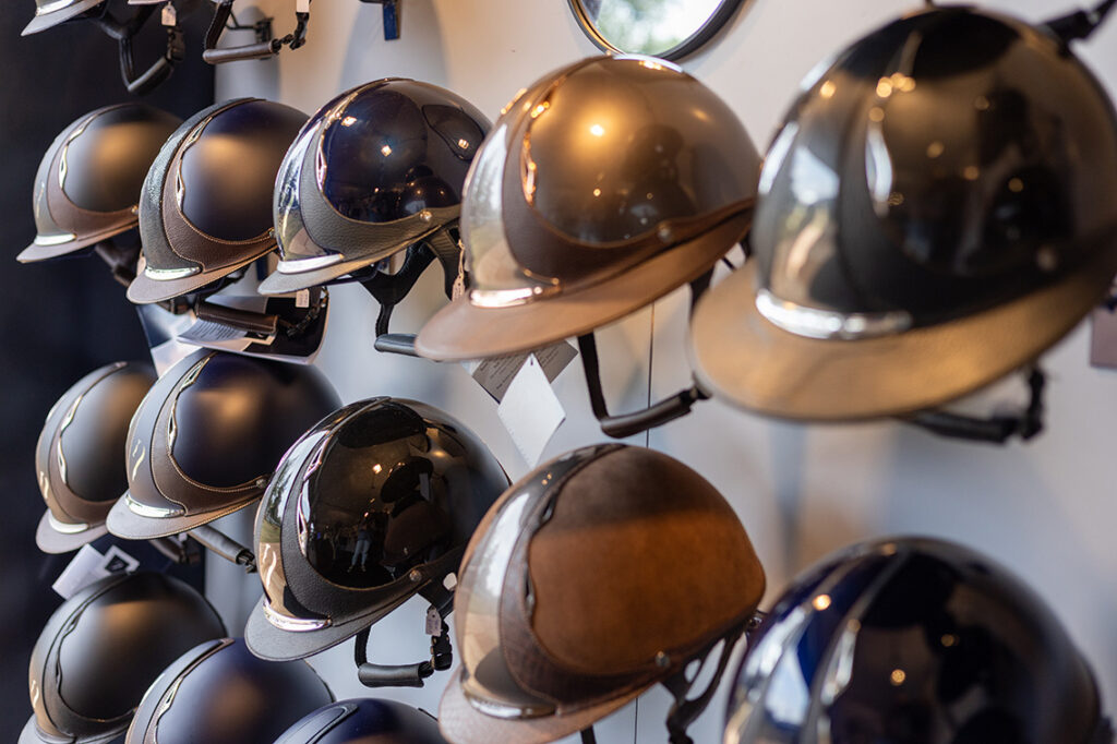 The Antarès riding helmet offers the rider a high level of warranty when riding.