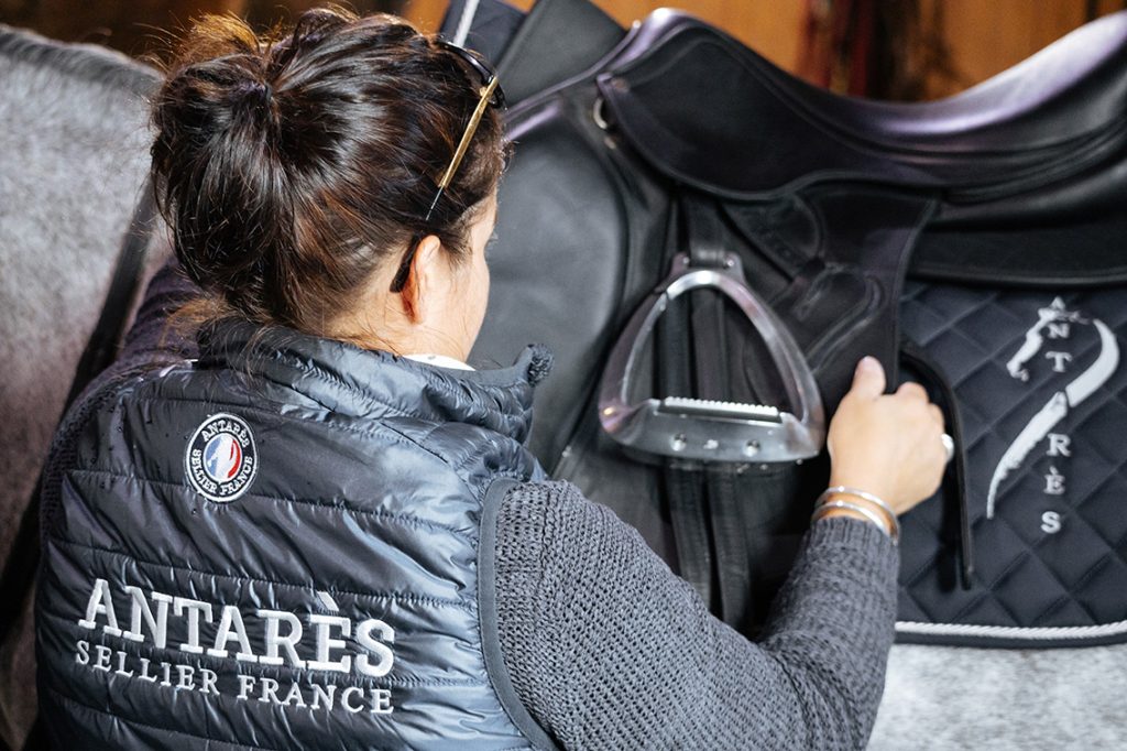 Bien positionner votre selle sur le dos de votre cheval peut faire toute la différence dans son confort et sa performance.