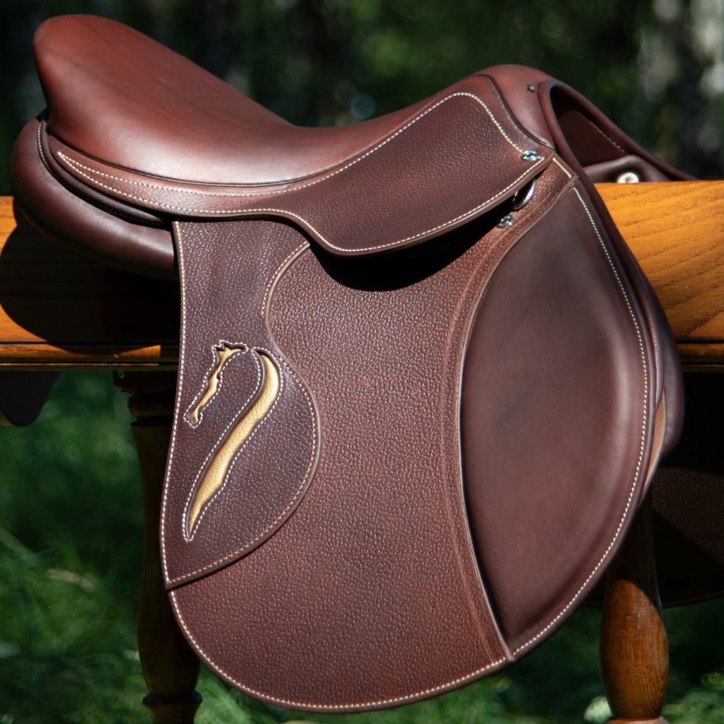 Selle d'équitation custom gold